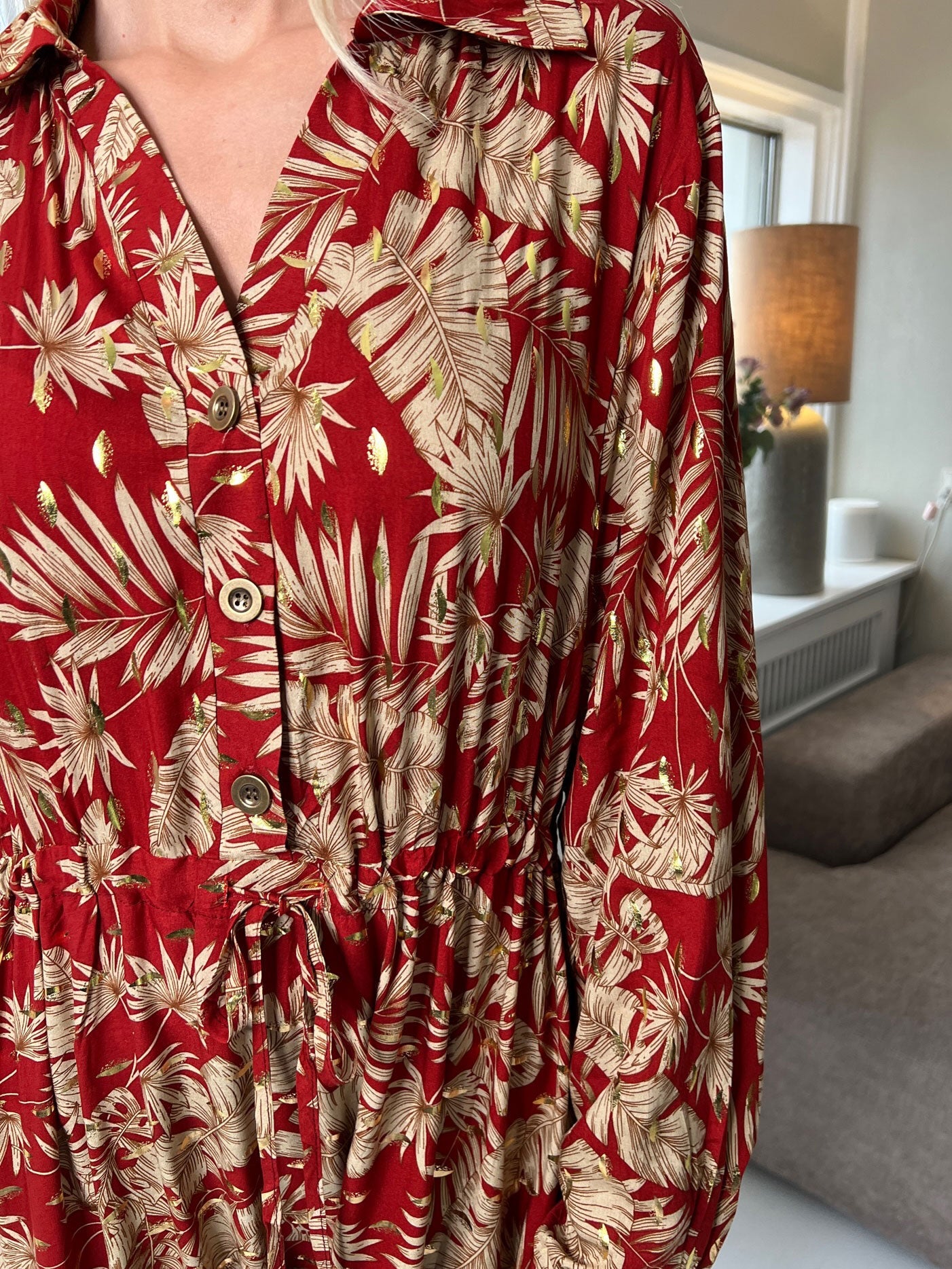 Naia - Lång skjortklänning med mönster och knytband - Taupe leo